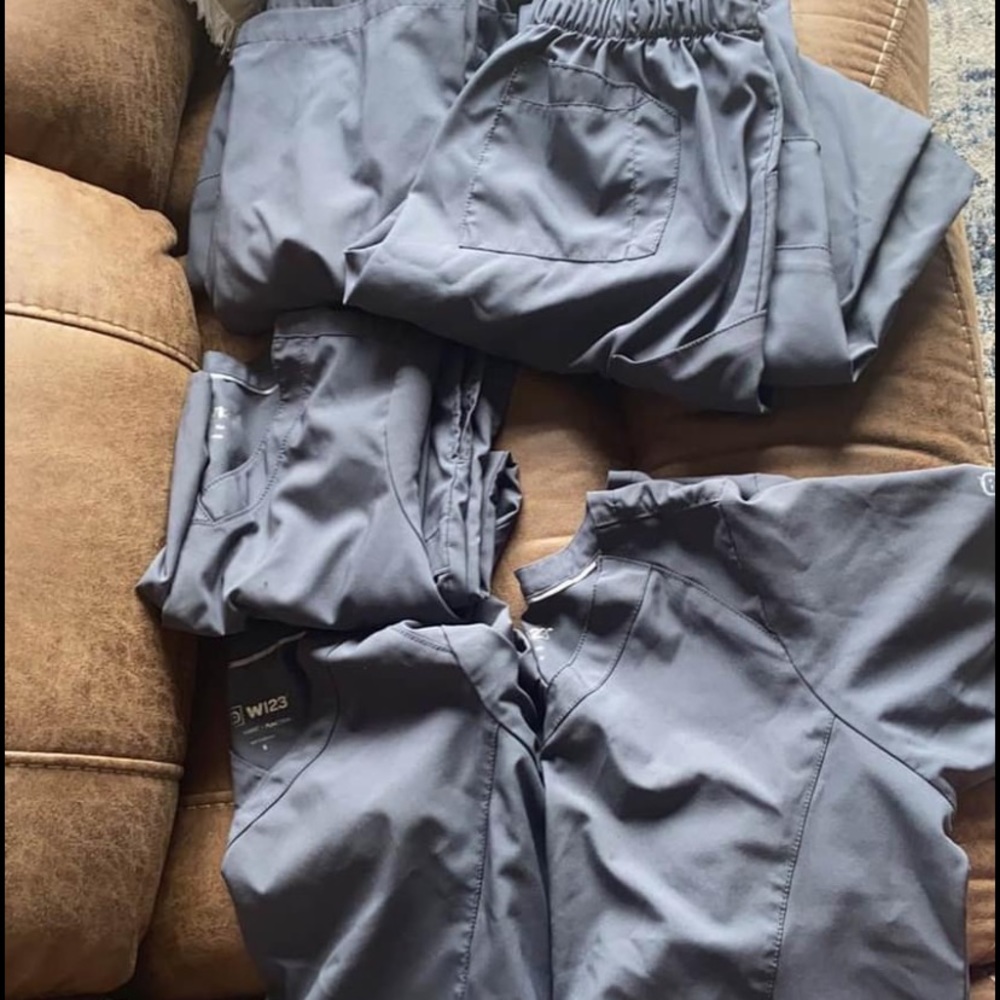 Pewter Wonder wink scrubs.3 tops and 2 bottoms.